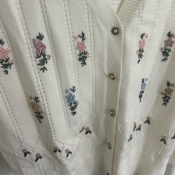 Simple Retro Floral Embroidered Handmade Cardigan Cottagecore Grandmacore - Picture 4 of 8
